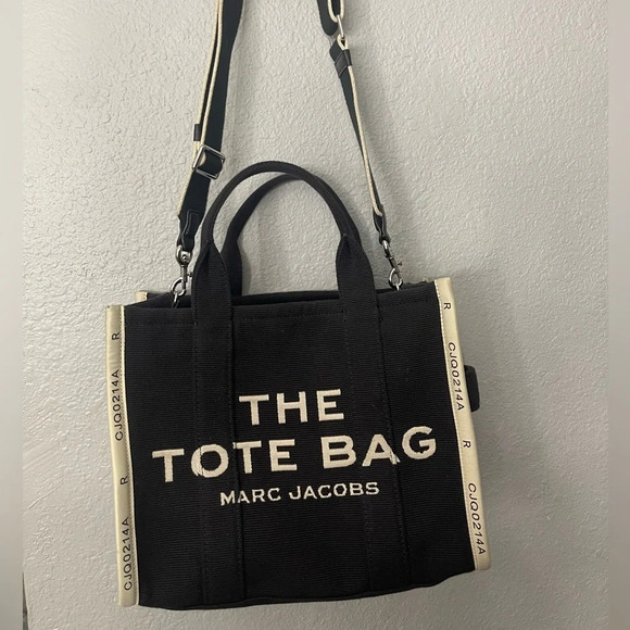 Marc Jacobs Handbags - COPY - Marc Jacob’s medium tote bag